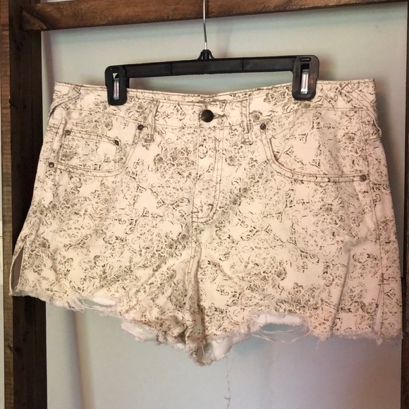 Free People Shorts - Picture 1 of 4